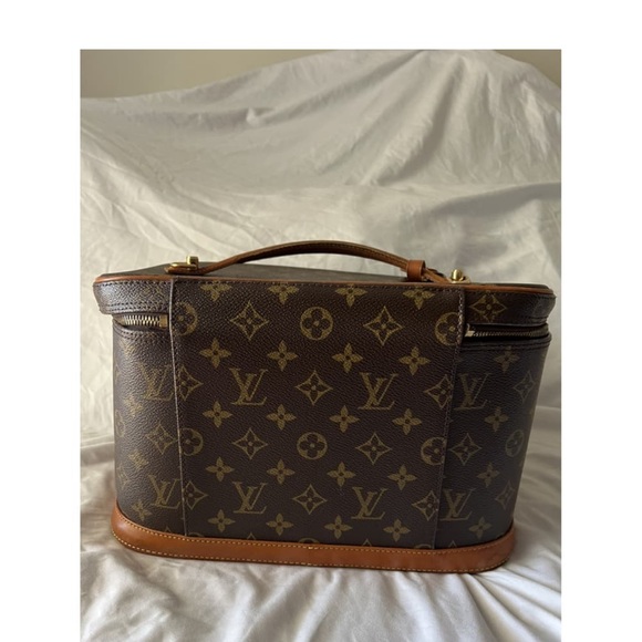 LV vanity - Picture 7 of 10